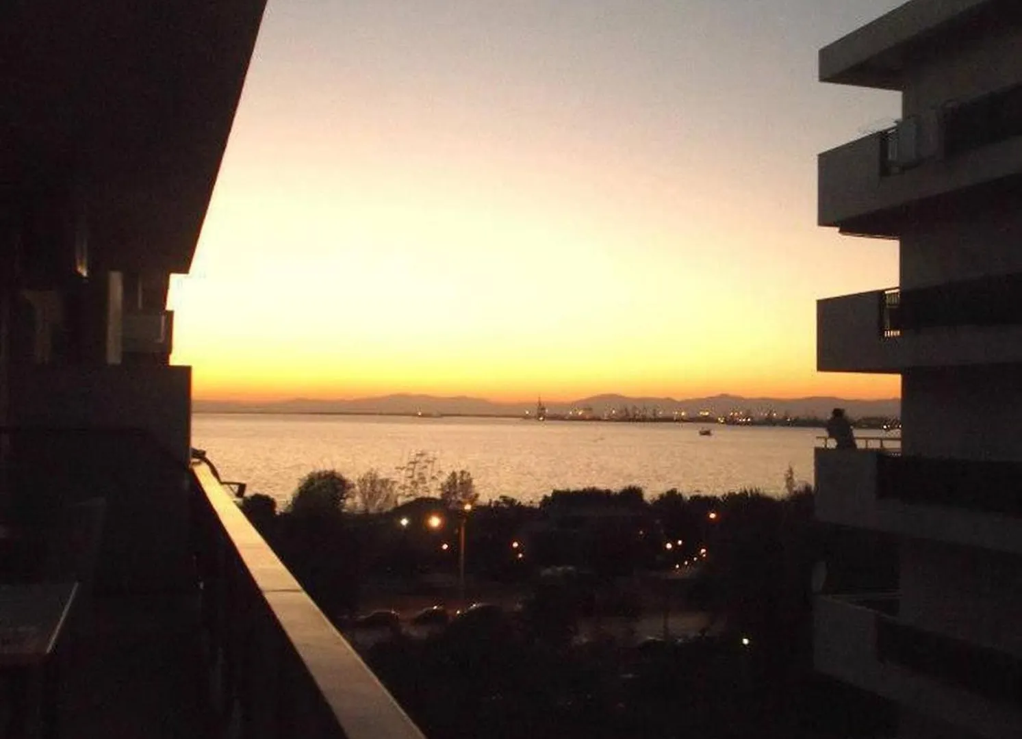 הקונטקטים של Promenade Apartment With Sea View Yr1