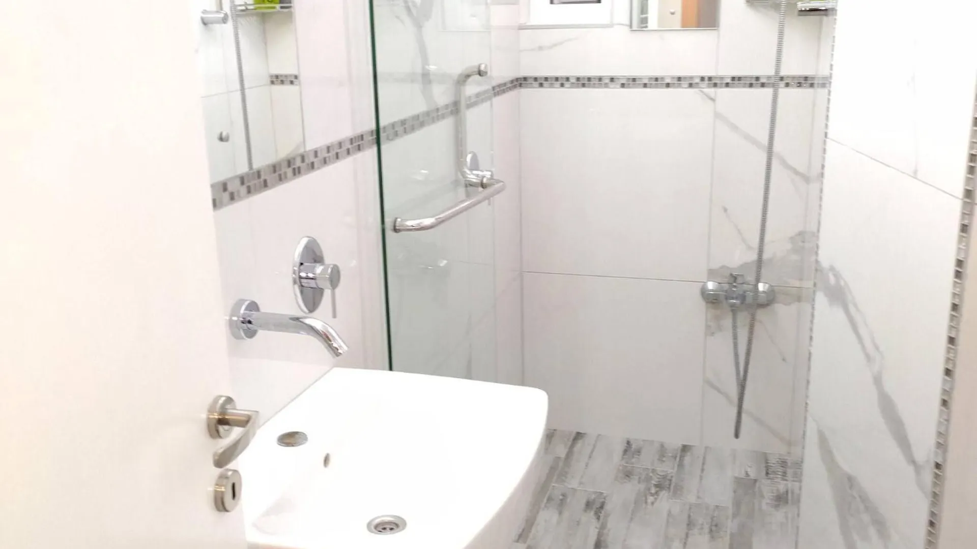 Promenade Apartment With Sea View Yr2 Thessaloníki 0*,